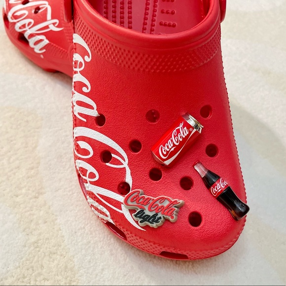 NWT Classic Coca-Cola X Crocs Clogs Red M5 W7 and M6 W8 & 3 Authentic Jibbitz - Picture 4 of 16